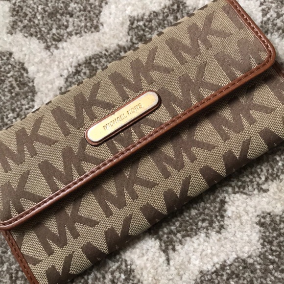AUTHENTIC BROWN MK WALLET - Picture 1 of 3